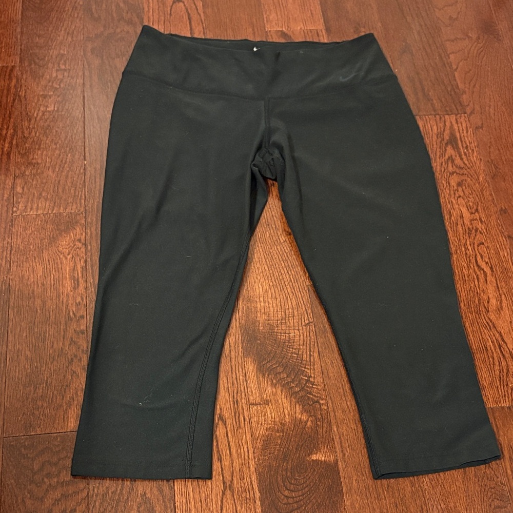 Nike Black Cropped Leggings